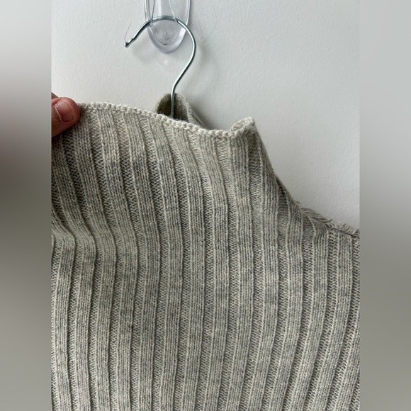 Frank + Oak grey
Wool blend  ribbed cropped oversized sweater - Picture 6 of 12